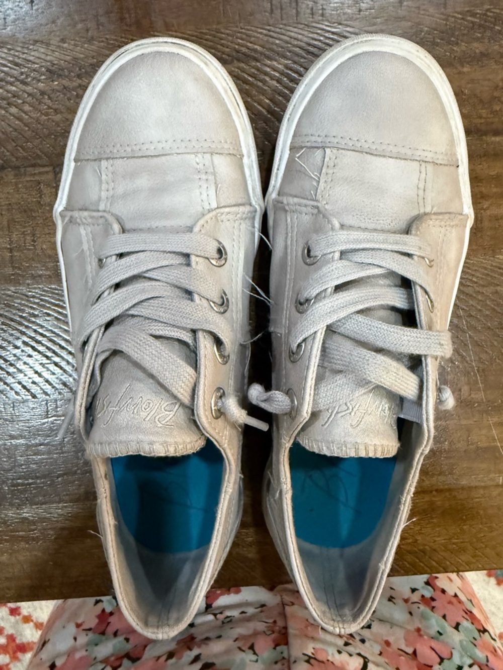 Women’s Blowfish Low-Top Canvas Sneakers - Size 8 - Picture 6 of 8